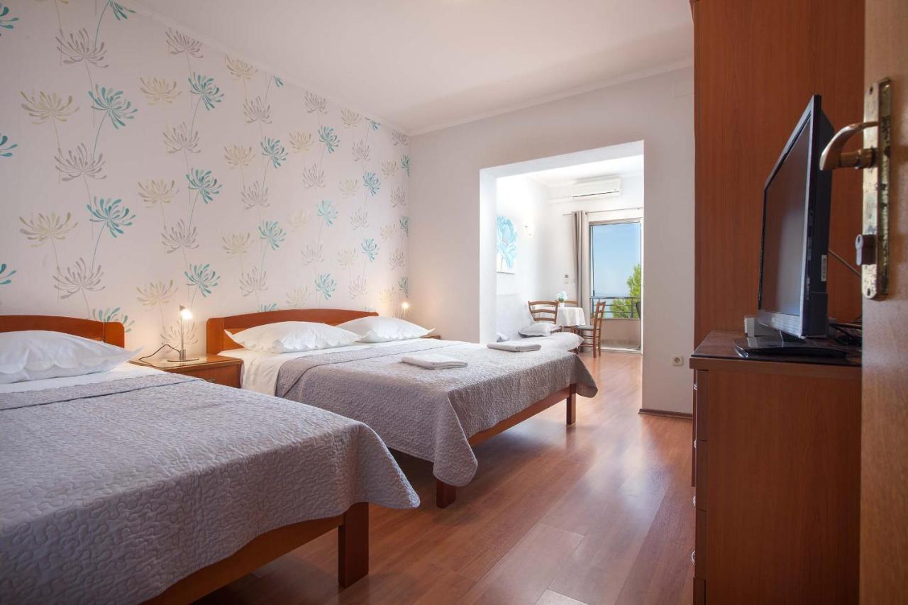 Apartments Marijan - Beachfront Tucepi Exterior photo
