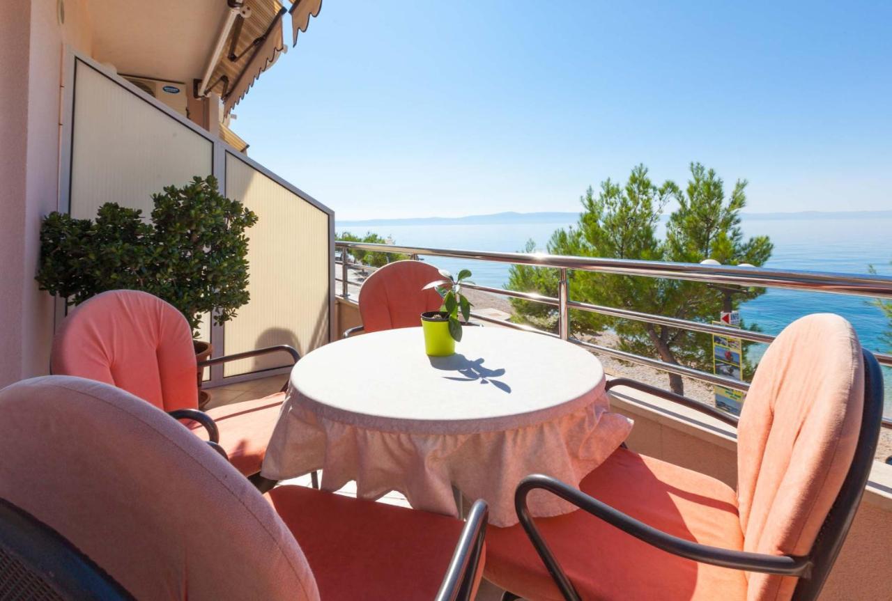 Apartments Marijan - Beachfront Tucepi Exterior photo