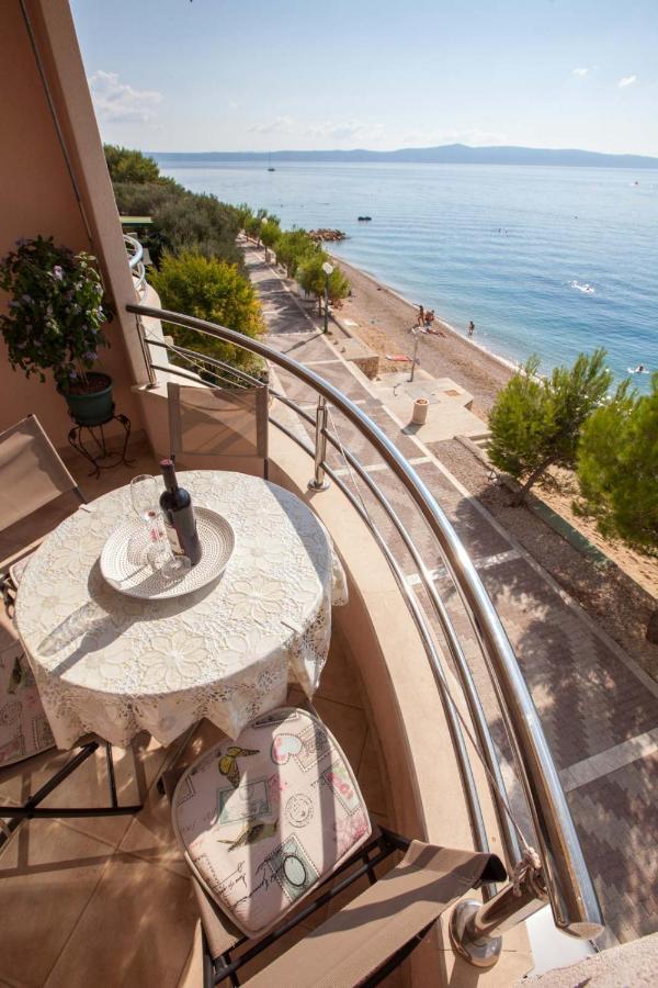Apartments Marijan - Beachfront Tucepi Exterior photo