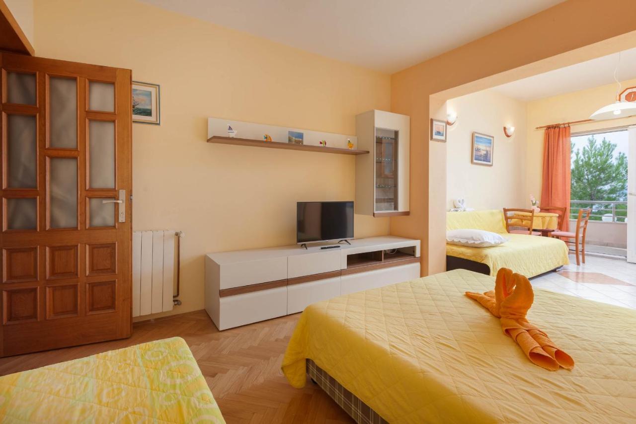 Apartments Marijan - Beachfront Tucepi Exterior photo